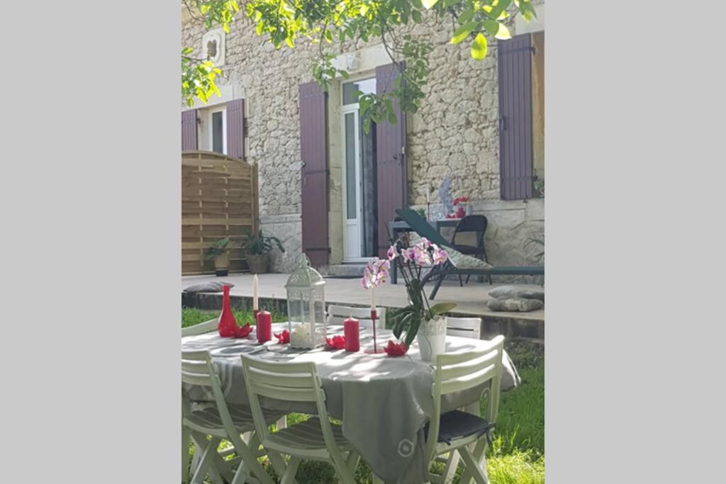 Gite Les Longeres Montazeau Zewnętrze zdjęcie