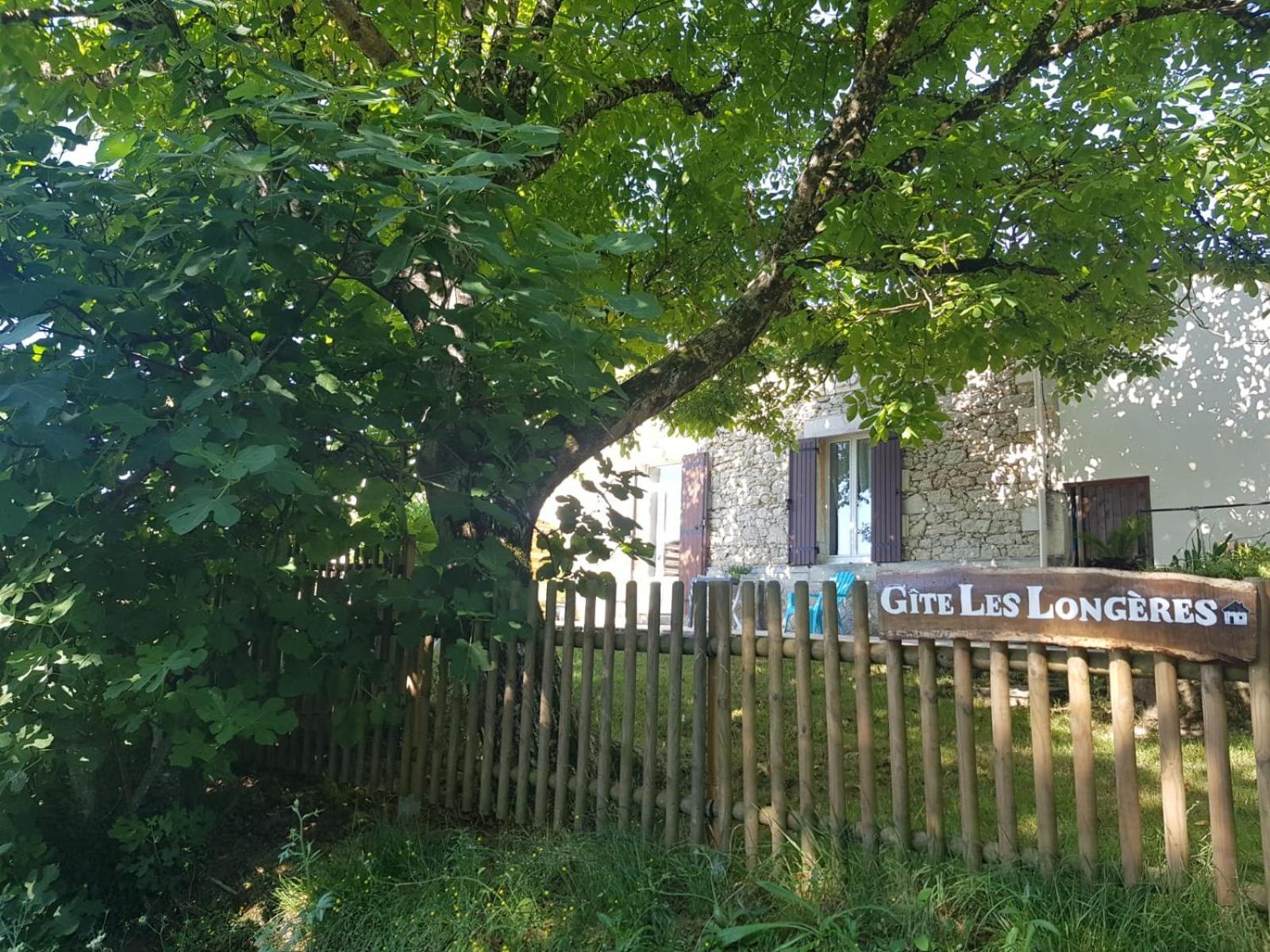 Gite Les Longeres Montazeau Zewnętrze zdjęcie